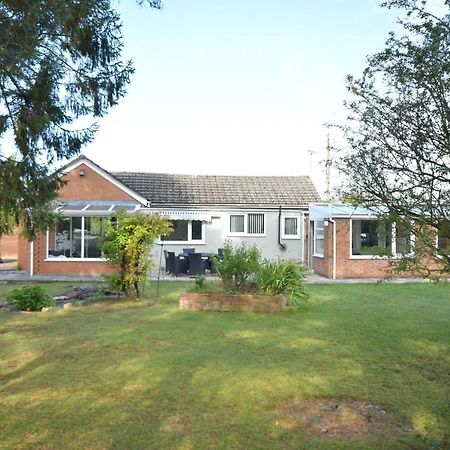 Little Hare Lodge - Spacious 2 Bedroom Attached Bungalow ウッドホール・スパ エクステリア 写真