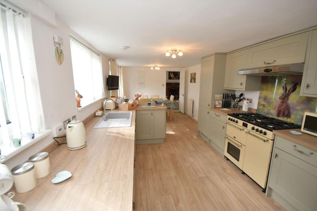 Little Hare Lodge - Spacious 2 Bedroom Attached Bungalow ウッドホール・スパ エクステリア 写真