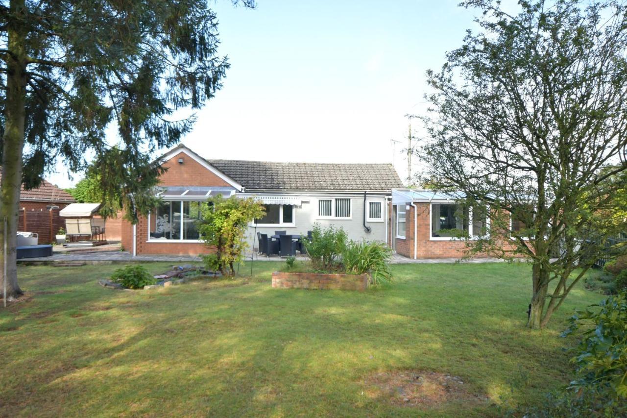 Little Hare Lodge - Spacious 2 Bedroom Attached Bungalow ウッドホール・スパ エクステリア 写真