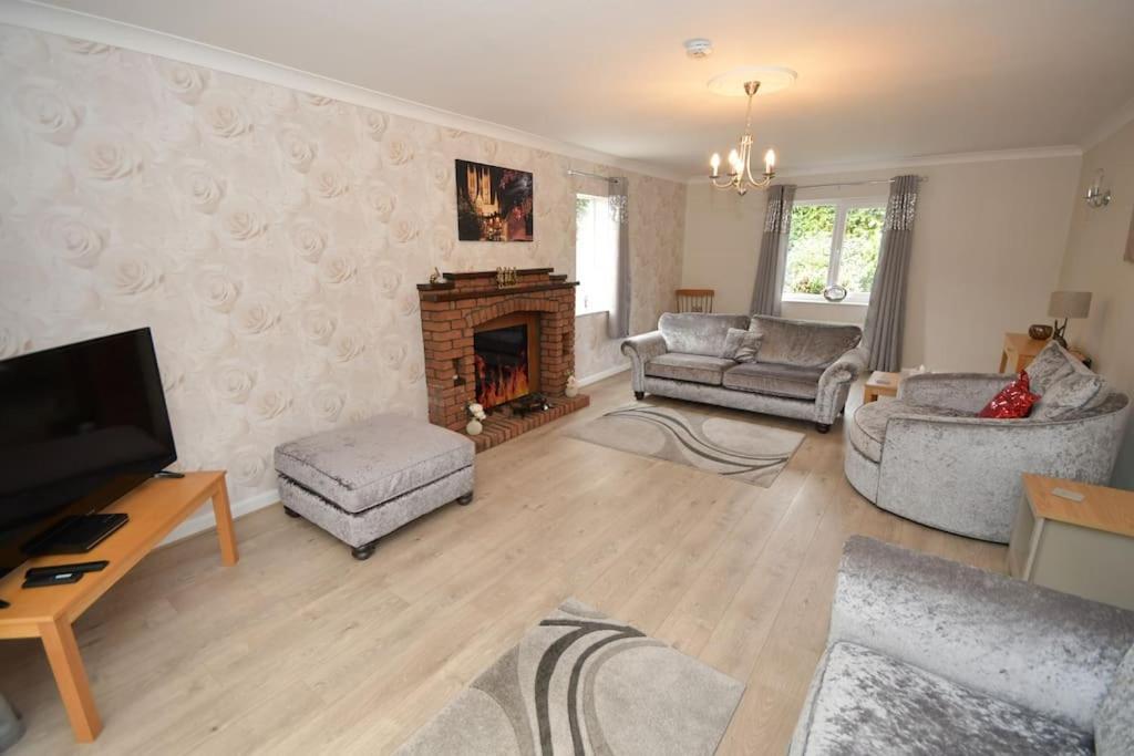 Little Hare Lodge - Spacious 2 Bedroom Attached Bungalow ウッドホール・スパ エクステリア 写真