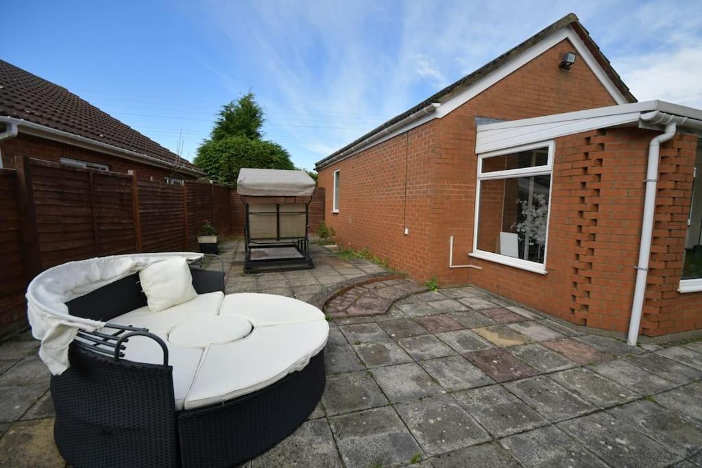 Little Hare Lodge - Spacious 2 Bedroom Attached Bungalow ウッドホール・スパ エクステリア 写真